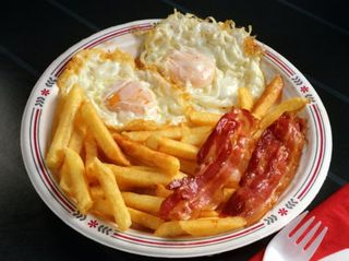 Bacon Con Papas Y 2 Huevos Fritos