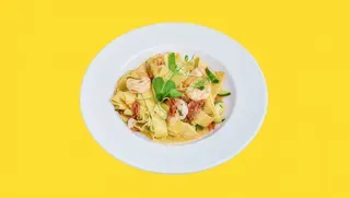 Jajeczne pappardelle z krewetkami