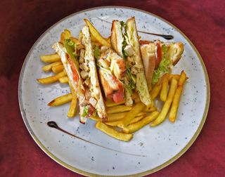 TOST SENDVIČ SA PILETINOM