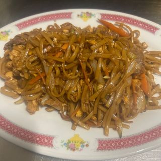 Tallarines Fritos Con Tres Delicias