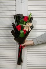 Buket crvene ruže i medo