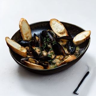 Midii în sos de vin