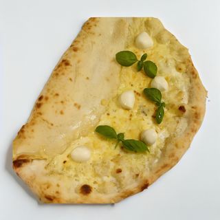 Mezza luna Tuna/Quattro formaggio