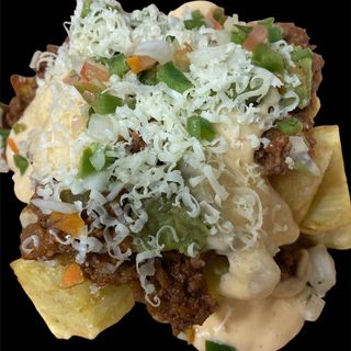 Patata Hojaldrada, Chili De Carne, Guacamole, Chipotle Y Pico De Gallo