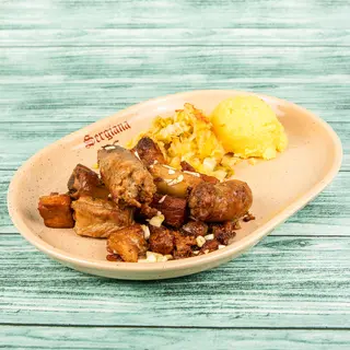 Carne de porc la ceaun, cu varză murată și mămăliguță