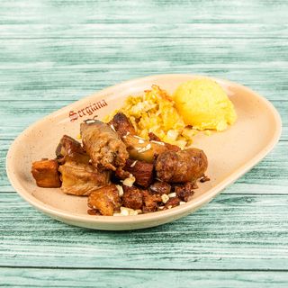 Carne de porc la ceaun, cu varză murată și mămăliguță