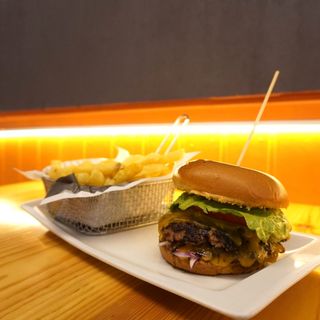 Smash Burger con Papas Fritas