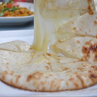 Cheese naan