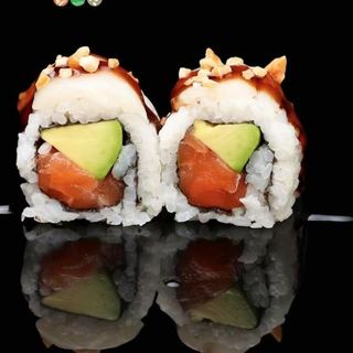 138-uramaki de slmon aguaacate pez matequilla almendra