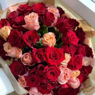 Bouquet de 08 roses mélanges 