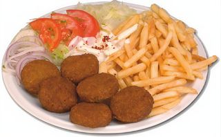 Falafel con patate e insalata