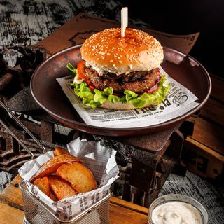 Dublu burger+Cartofi țărănești