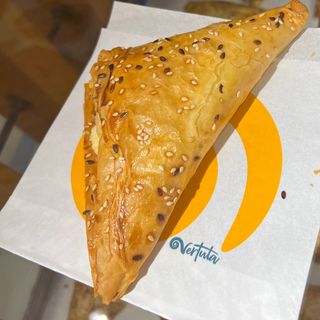 Трикутник з бринзою