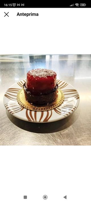 Bavarese al cocco base di mousse alla Nutella glassata al lamponE