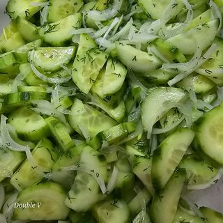 Краставици с лук (200г)