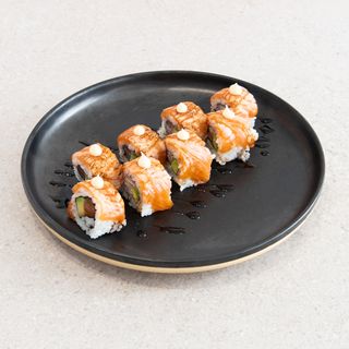 Dragón roll de Salmón flambeado (8 uds.)