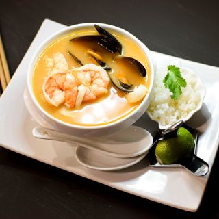 Суп Том-ям з морепродуктами (350г)