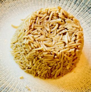 Orez cu ceapă caramelizată