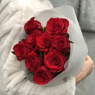 Букет 9 червоних троянд