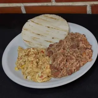Calentado De Huevos Pericos Y Arepa