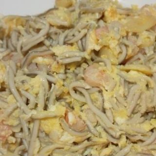 Revuelto de Gambas y Gulas.