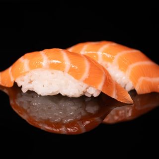 Nigiri Salmone Crudo- 2 pezzi