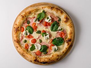 Піцца з маскарпоне, песто та шинкою Г