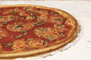 Pizza rossa scamorza e porcini