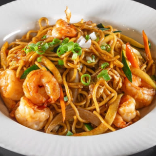 100. Yakisoba Con Gambas Y Verdura（虾炒面）
