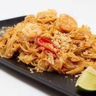 7P. Tagliatelle thailandesi con pollo