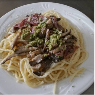 Espaguetis Con Jamón Ibérico Y Setas