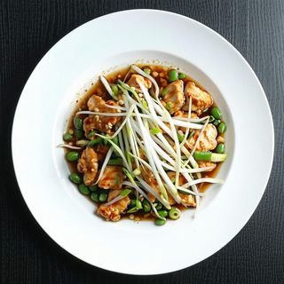 Pollo con germogli di soia