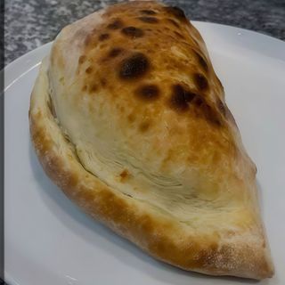 Calzone con Prosciutto Cotto e Mozzarella