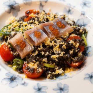 Ensalada de lentejas con arenque ahumado