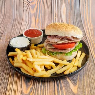 Slaninica Burger + 200g pomfrita