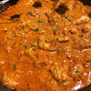 Cordero curry sin hueso