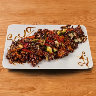 Pohovani komadići junetine u sosu po želji