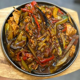 Tigaie de curcan, legume, orez