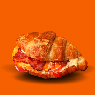 Croissant eggs&bekon