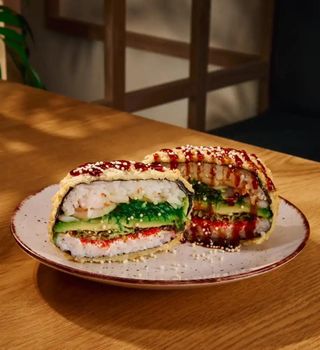 SUSHI BURGER Z KREWETKĄ