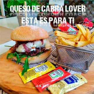 Hamburguesa De Cabra con papas fritas