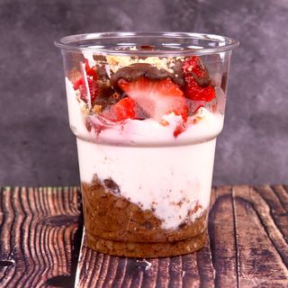 Маскарпоне с ягоди и белгийски шоколад (200г)