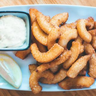 Rabas Con Limón Y Ali-Oli