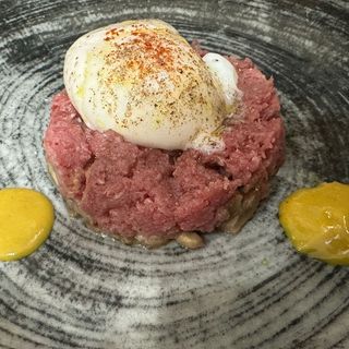 Tartare di manzo, uovo 64, funghi cardoncelli, senape al miele 