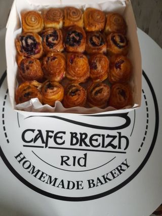 Kouign Amann 8 szt (2 nutella, 2 owoc, 2 naturalne, 2 cynamon)