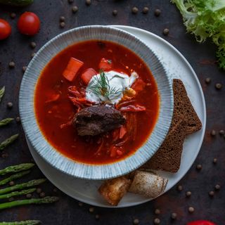 Борщ із салом