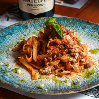 Tagliatelle con ragú bolognese