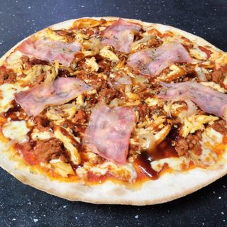 Pizza BBQ + 2 Bebidas (330 ml.)