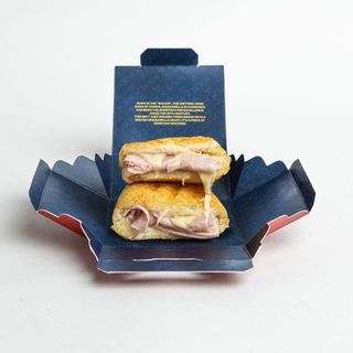 Mozzarella in carrozza rellena de prosciutto