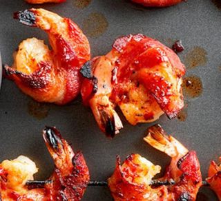 Spiedini di gamberi e bacon
